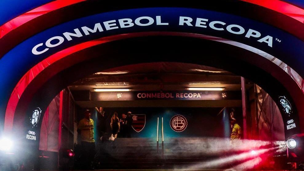 Túnel do Maracanã personalizado para o jogo de volta da Recopa entre Flamengo e Lanús