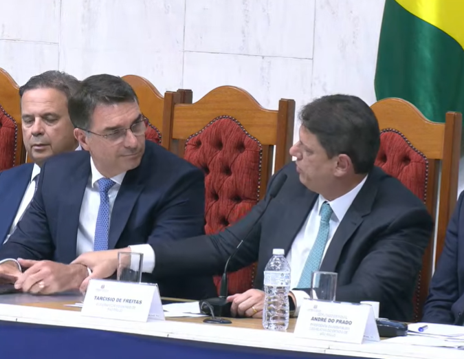 flavio bolsonaro e tarcisio