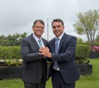 Flávio posta foto ao lado de Tarcísio e fala em "fazer história"