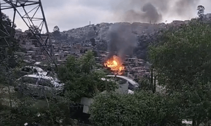 Incêndio atinge comunidade na Brasilândia e destrói 40 barracos