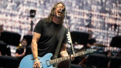 Dave Grohl, membro fundador do Nirvana e do Foo Fighters, no palco do Coachella Valley Music and Arts Festival, em 2025