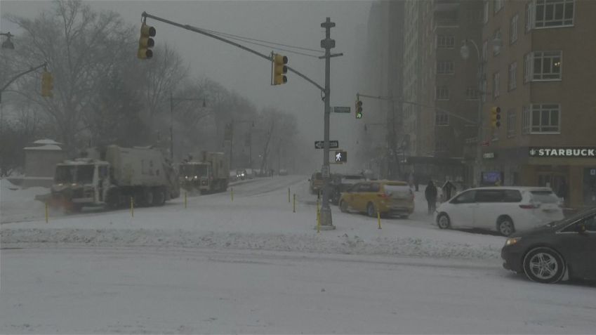 Neve atinge moradores de Nova York • REUTERS / PREFEITURA DE NOVA YORK