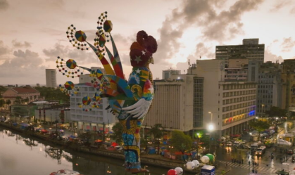 Bloco Galo da Madrugada sai com 30 trios no centro de Recife
