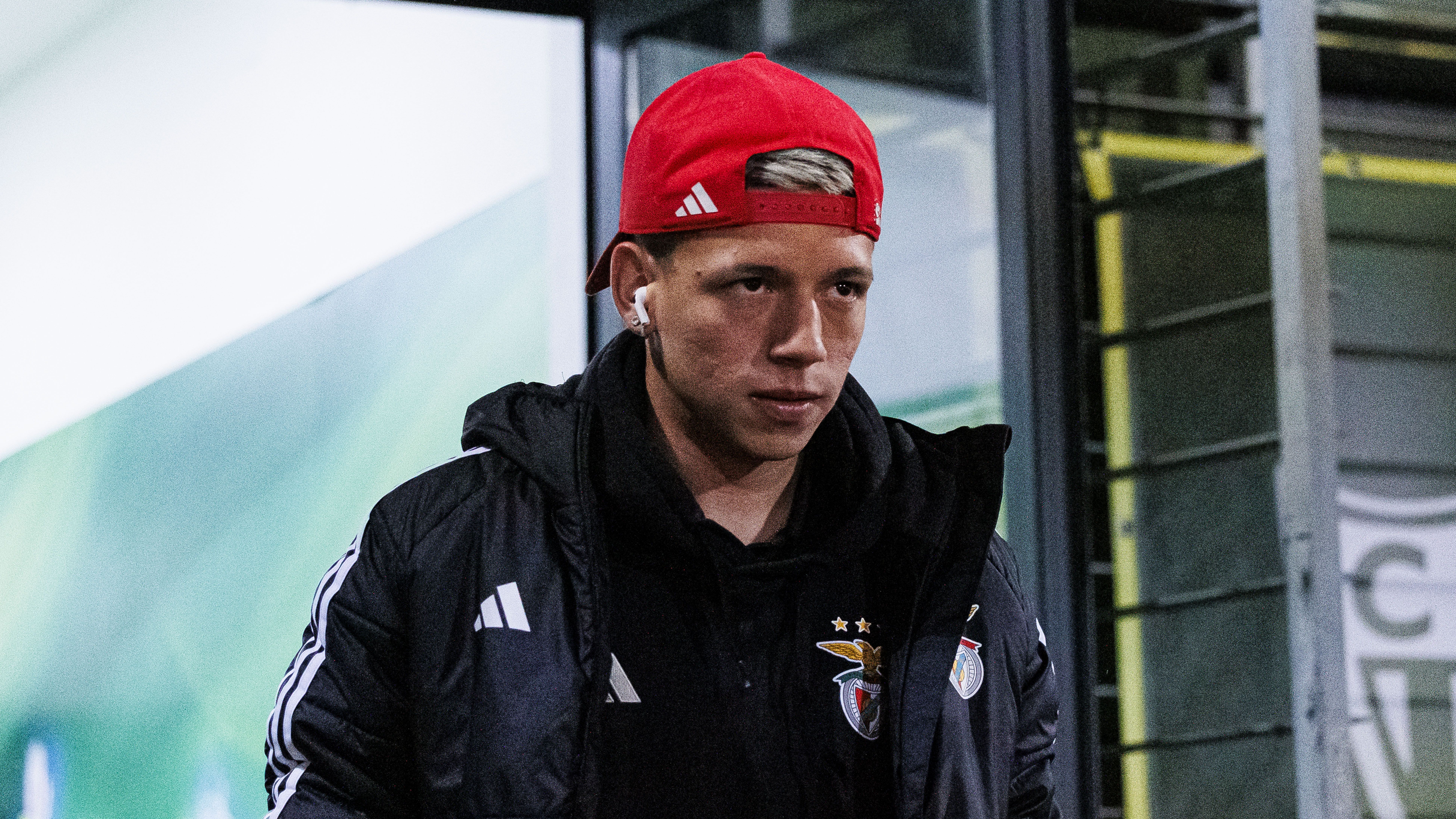 Gianluca Prestianni viajou com o elenco do Benfica para Madri