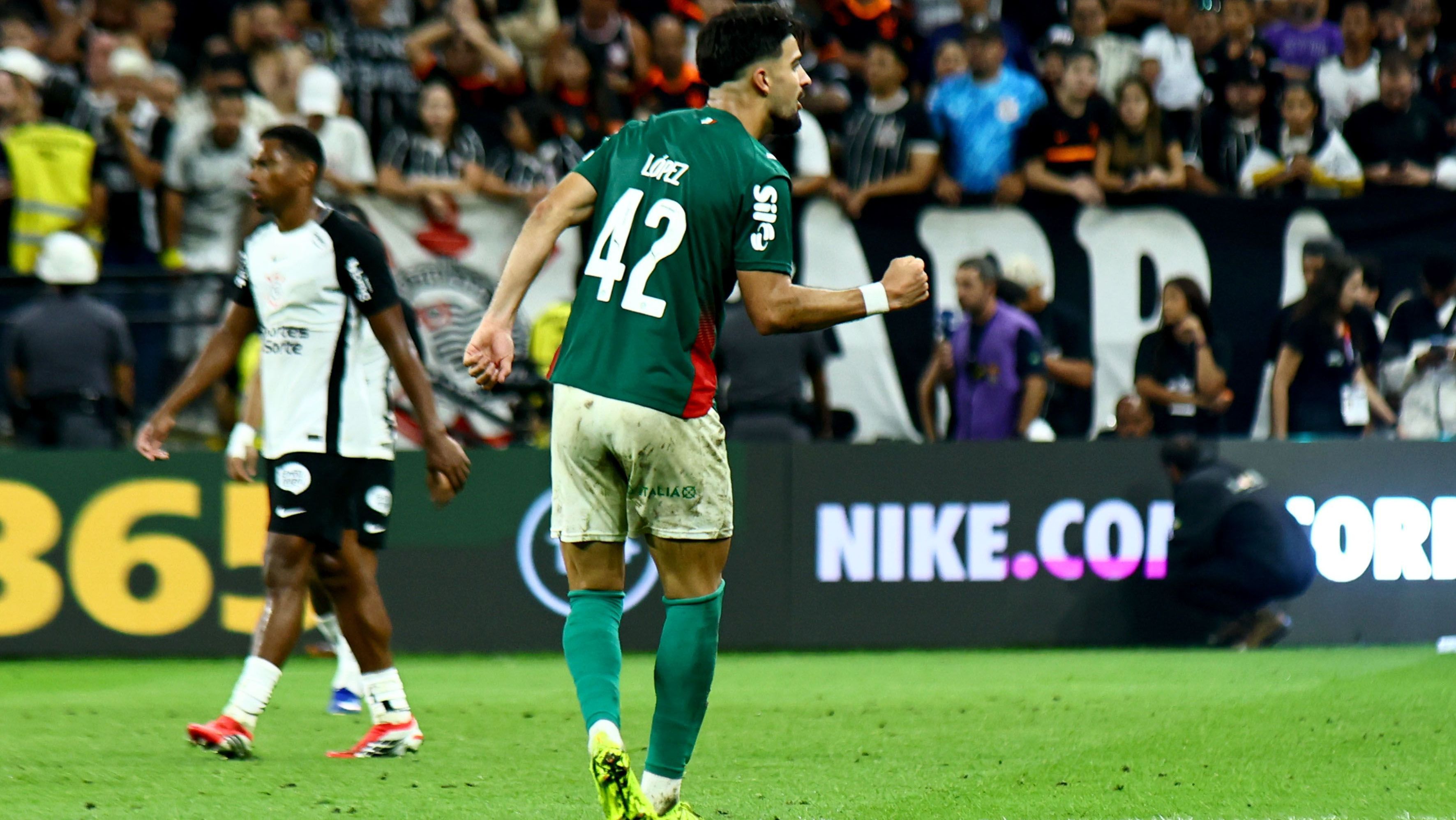 Flaco López comemora o gol da vitória do Palmeiras contra o Corinthians pelo Paulistão