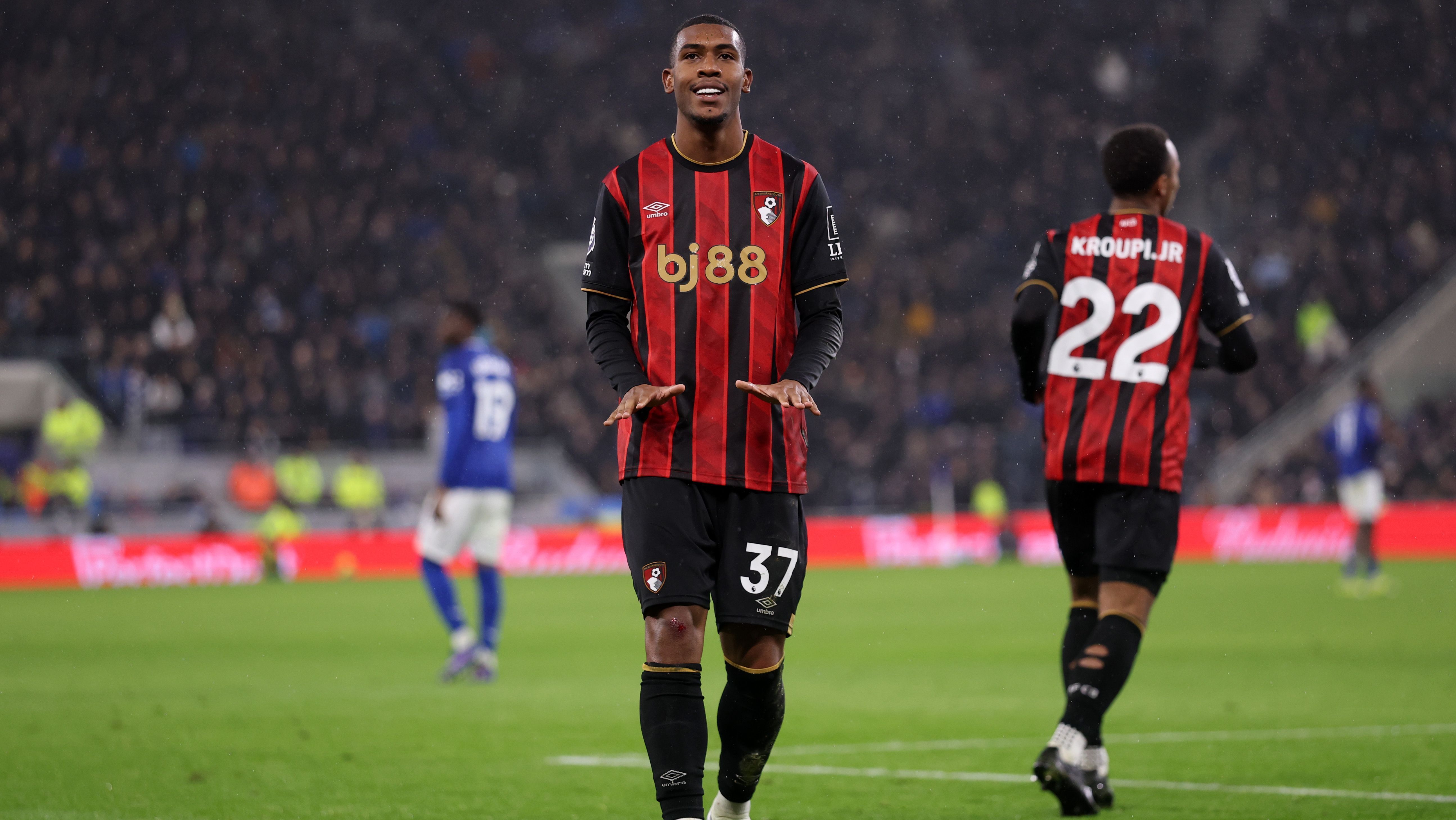Rayan comemora o gol que marcou para o Bournemouth sobre o Everton pela Premier League