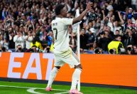 Vini Jr. marca, Real Madrid vence Benfica e avança às oitavas da Champions
