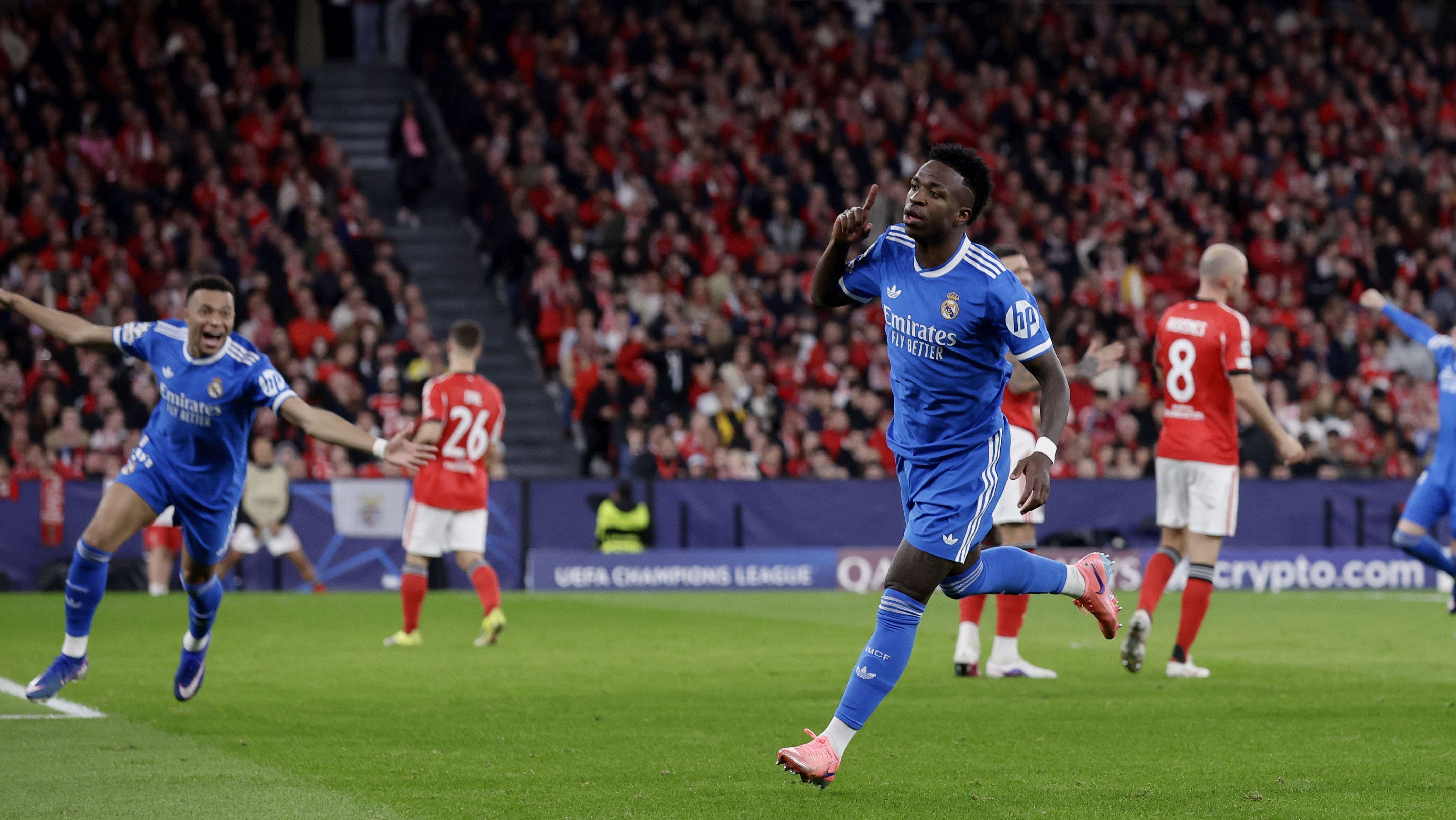 Vini Jr. comemora gol do Real Madrid contra o Benfica pela Champions League