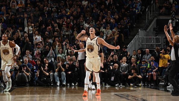 Gui Santos comemora cesta da vitória na NBA