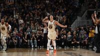 Brasileiro marca cesta da vitória dos Warriors na NBA; veja lance