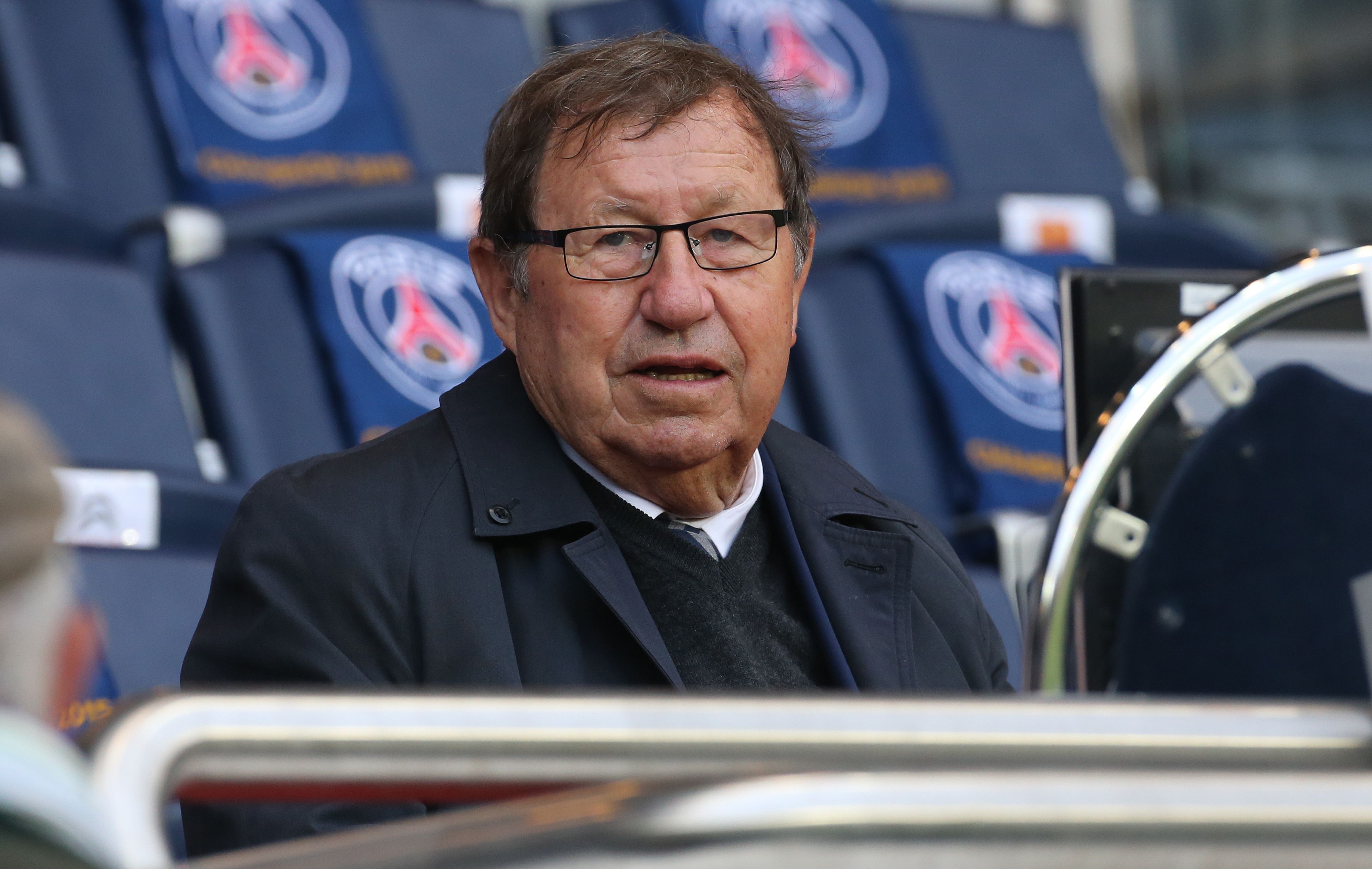 Guy Roux assiste ao duelo entre PSG e Reims
