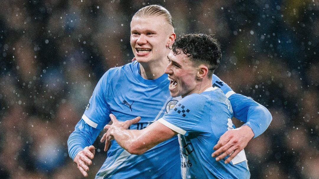 Haaland e Foden celebram um dos gols da vitória do Manchester City