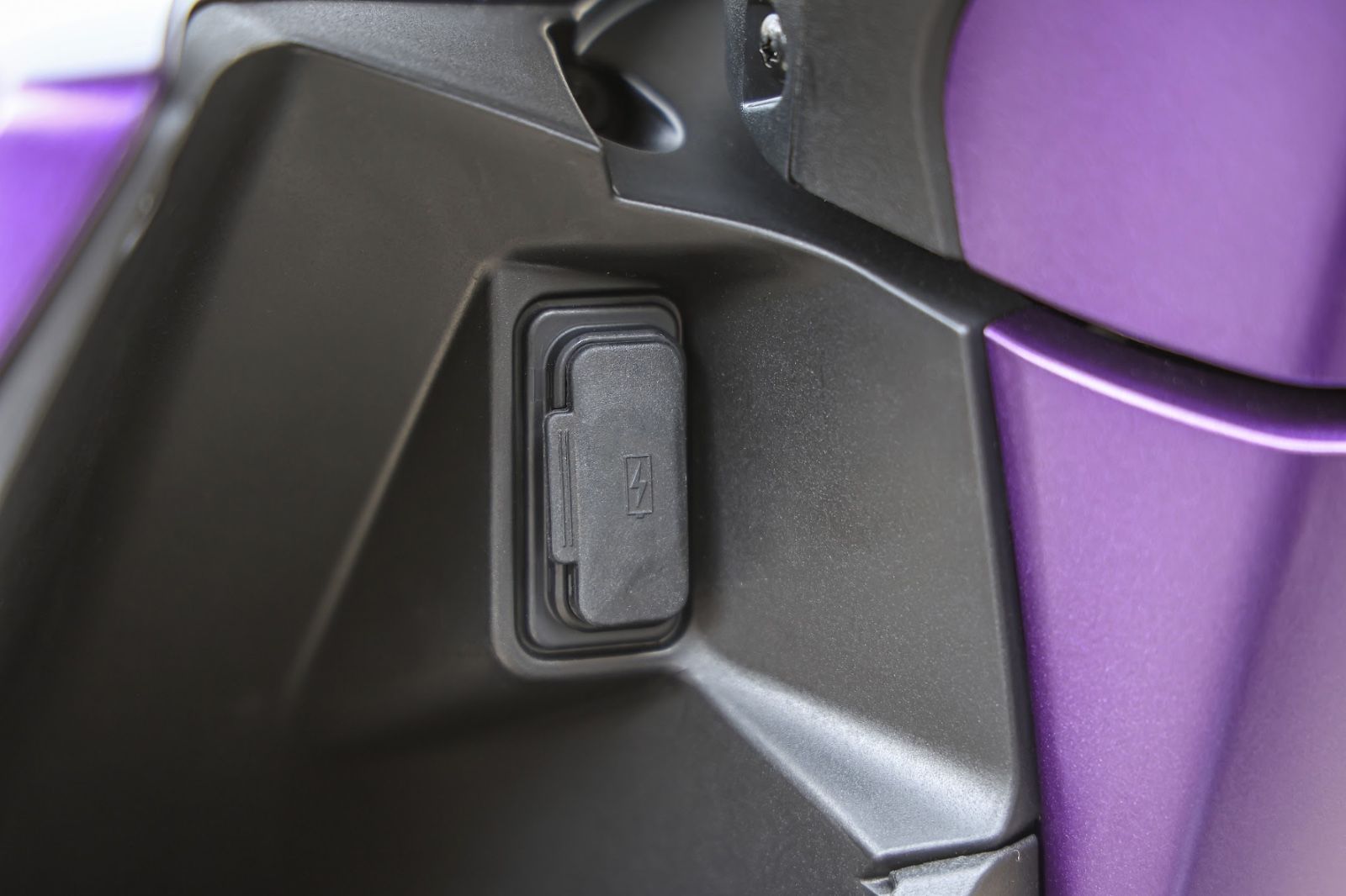 USB-C da nova Elite 2027 • Divulgação