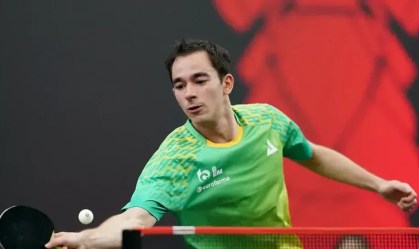 Hugo Calderano em ação no Smash de Singapura.