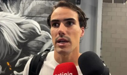 Igor Gomes, meio-campista do Atlético, na zona mista da Arena MRV.