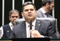 Alcolumbre mantém votação de quebra de sigilo de Lulinha por CPMI do INSS