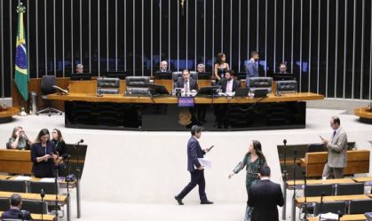 Reforma Administrativa empaca na Câmara enquanto penduricalhos avançam