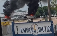 Trator leva "lanchas pegando fogo" em Belém; veja vídeo