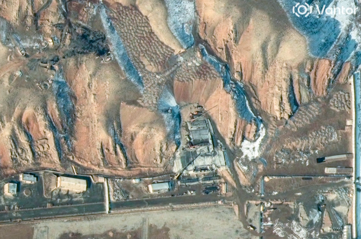 Foto de satélite mostra início de construção em concreto no complexo militar de Parchin, no Irã • Cortesia Vantor