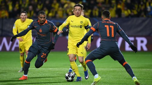 Internazionale e Bodo/Glimt em partida pelos playoffs da Champions League.