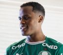 Arias desembarca, posa com camisa do Palmeiras e será apresentado