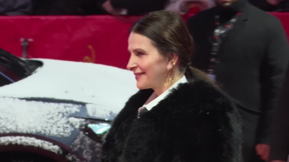 Juliette Binoche disse que é mais fácil assinar carte do que ajudar Gaza de fato