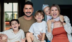 No ar em "Três Graças", Julio Rocha anuncia que será pai pela 4ª vez