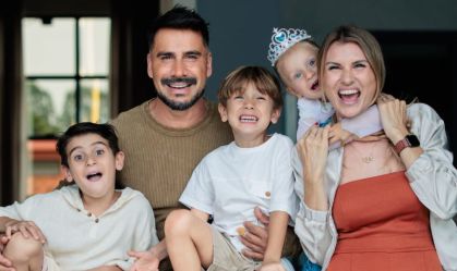 No ar em "Três Graças", Julio Rocha anuncia que será pai pela 4ª vez