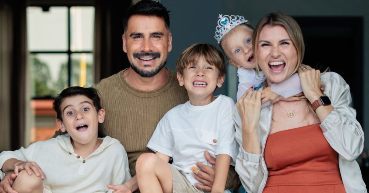 Julio Rocha celebra nascimento do quarto filho após complicações