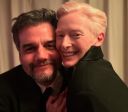 Kleber Mendonça Filho posta Wagner Moura e Tilda Swinton abraçados no Bafta