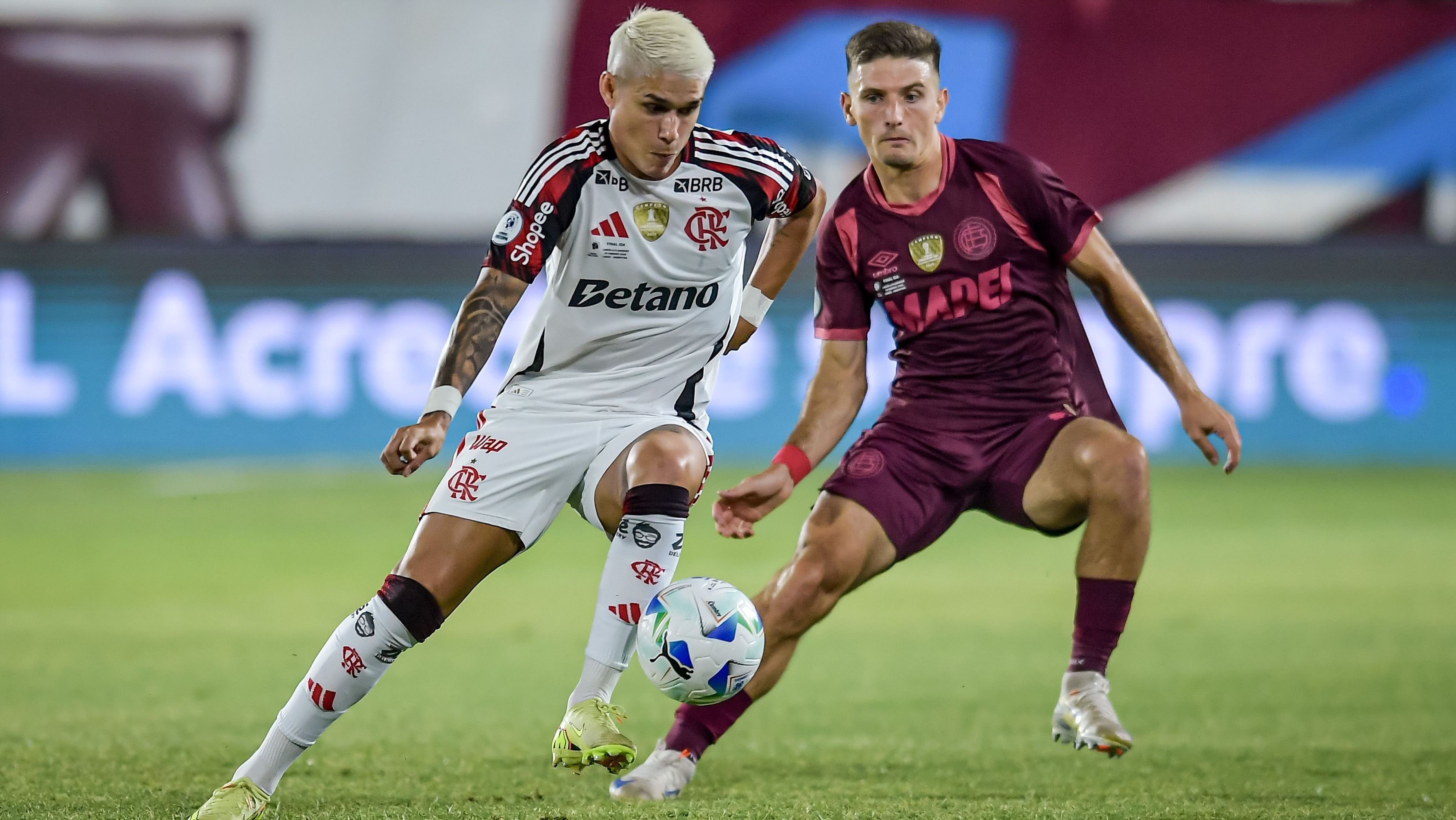 Lance de Lanús x Flamengo pelo jogo de ida da Recopa Sul-Americana