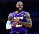 LeBron faz história e Lakers vencem Mavericks antes do All-Star