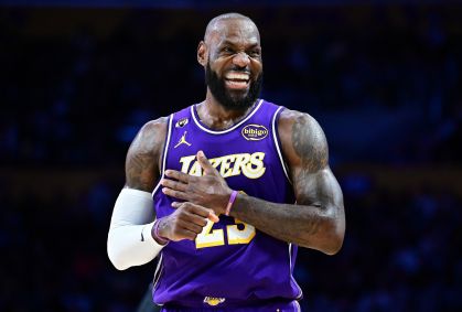 NBA aguarda LeBron James escolher um time para definir calendário de jogos