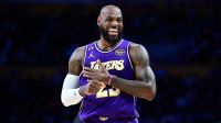 LeBron faz história e Lakers vencem Mavericks antes do All-Star