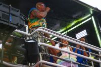 Leo Santana puxa bloco em Salvador e filha, Liz, rouba a cena no trio