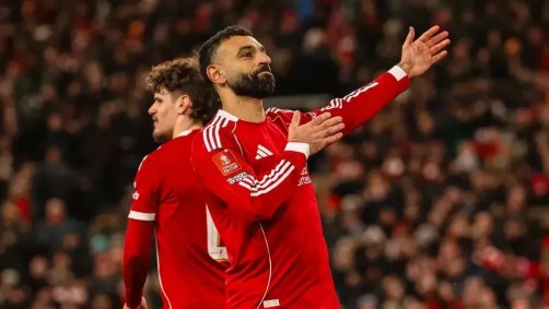 Mohamed Salah comemora gol que marcou pelo Liverpool sobre o Brighton.