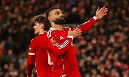 Mohamed Salah comemora gol que marcou pelo Liverpool sobre o Brighton.