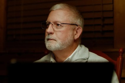 George Kenney em cena do episódio "Look Into My Eyes", do ID