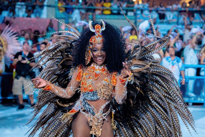 Lorena Raissa é rainha de bateria da Beija-Flor • Eduardo Hollanda/Rio Carnaval