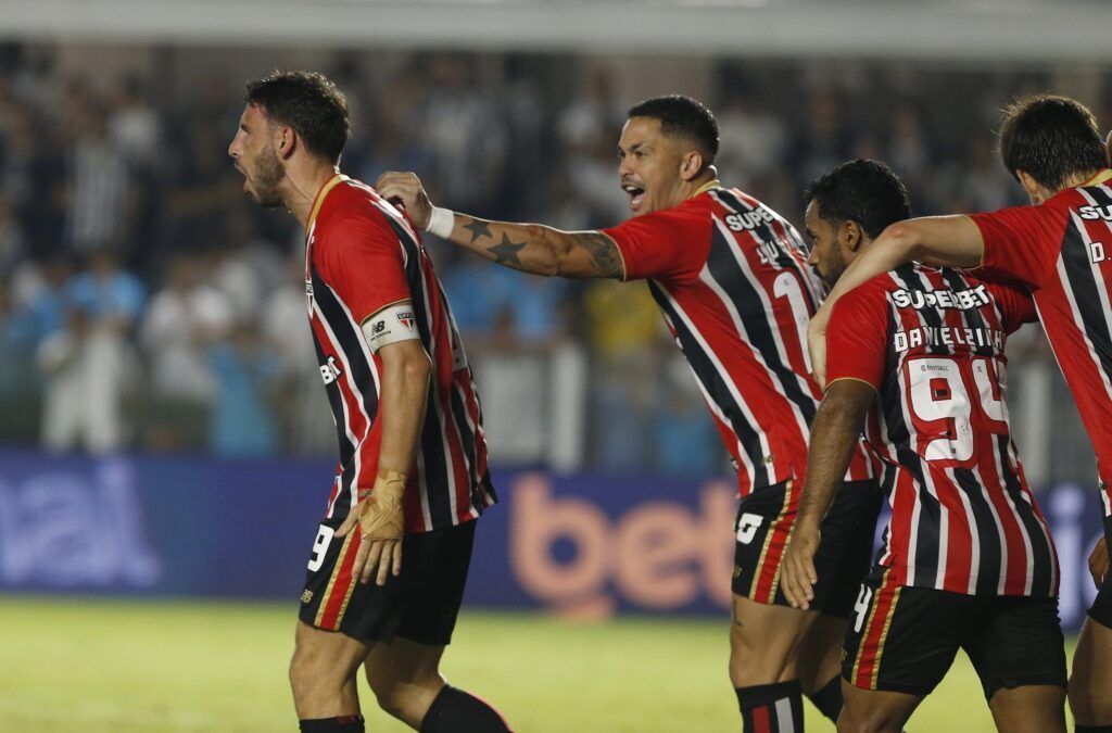 Luciano em campo pelo São Paulo