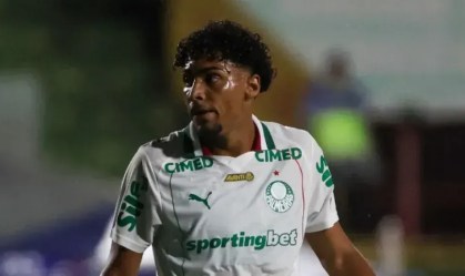 Palmeiras recebe oferta por atacante, mas negócio não avança