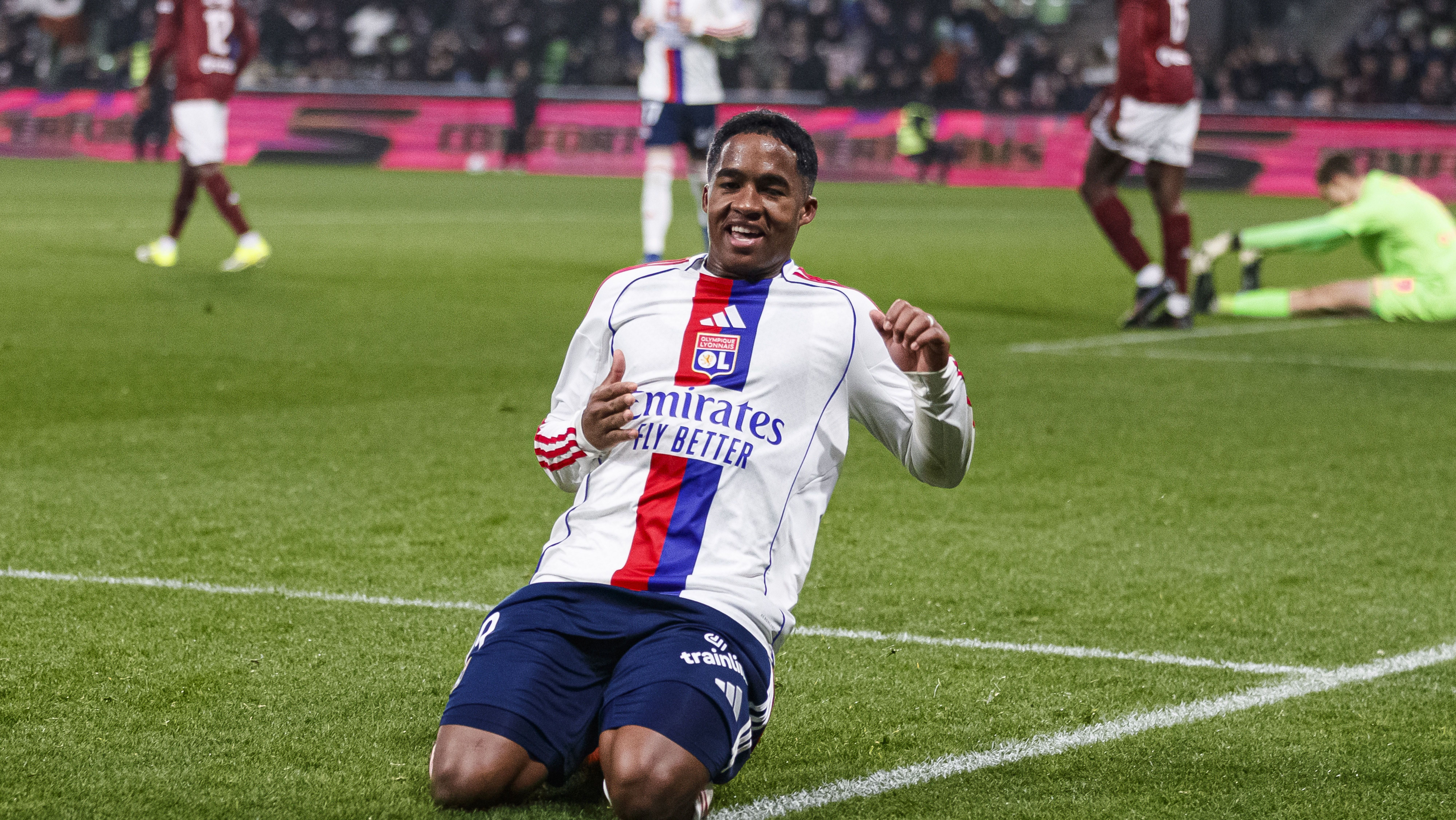 Endrick comemora gol pelo Lyon