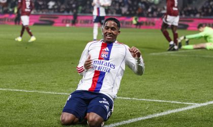 Endrick comemora gol pelo Lyon