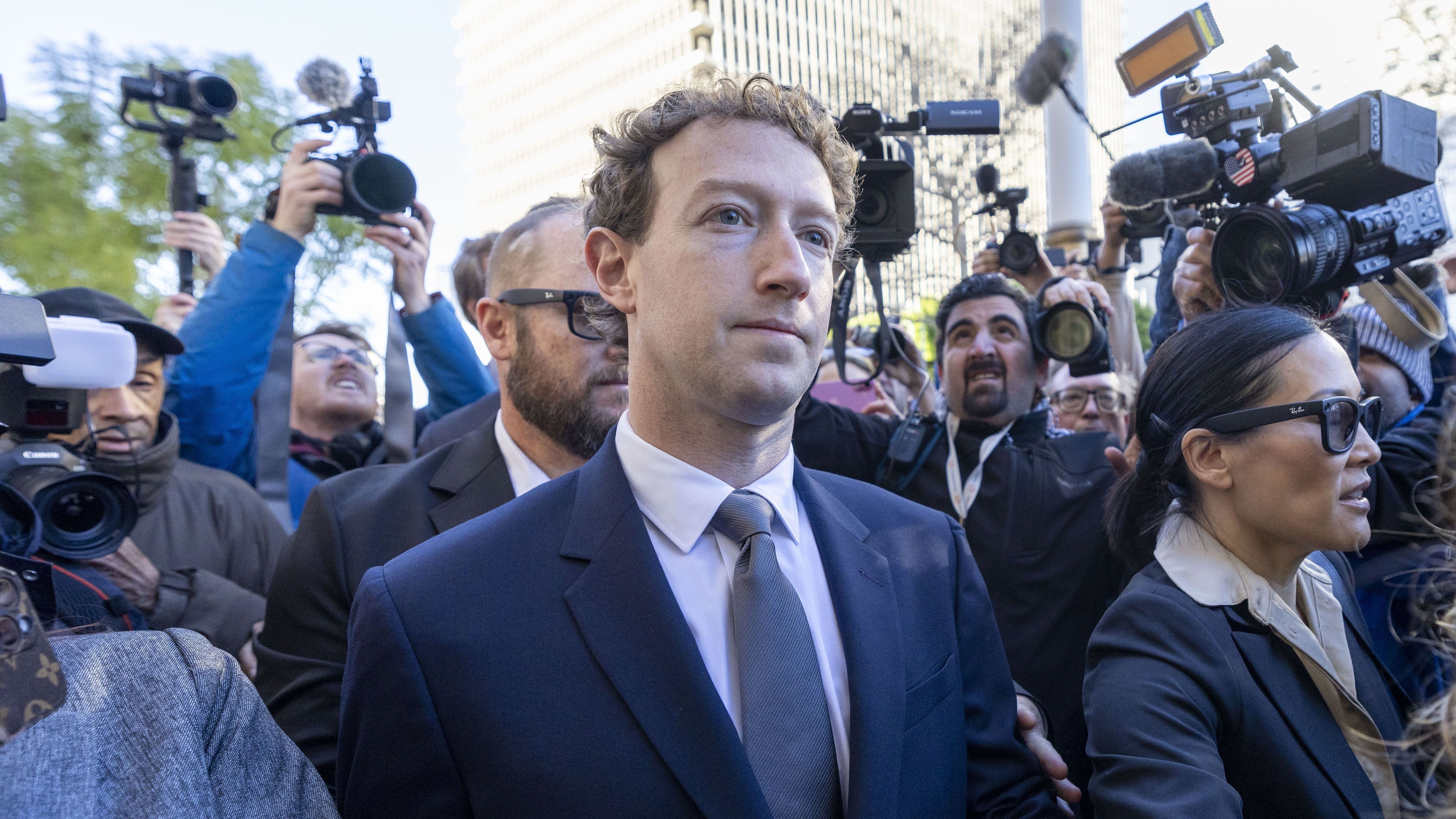 CEO da Meta, Mark Zuckerberg, chegando ao Tribunal Superior de Los Angeles em 18 de fevereiro de 2026