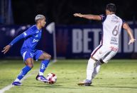 Com gol no lance final, Cruzeiro vence Betim e ganha fôlego no Mineiro