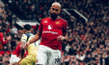 Manchester United vence o Tottenham e se consolida no G-4 da Premier League