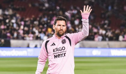 Messi se descontrola após derrota do Inter Miami e é contido por Suárez