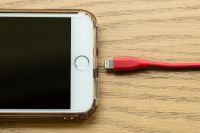 Usuários reclamam sobre atualização do iOS 26.4: "Estragou a bateria"