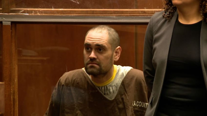 Nick Reiner compareceu ao tribunal para sua audiência de acusação em Los Angeles nesta segunda-feira (23) • Pool via CNN Newsource