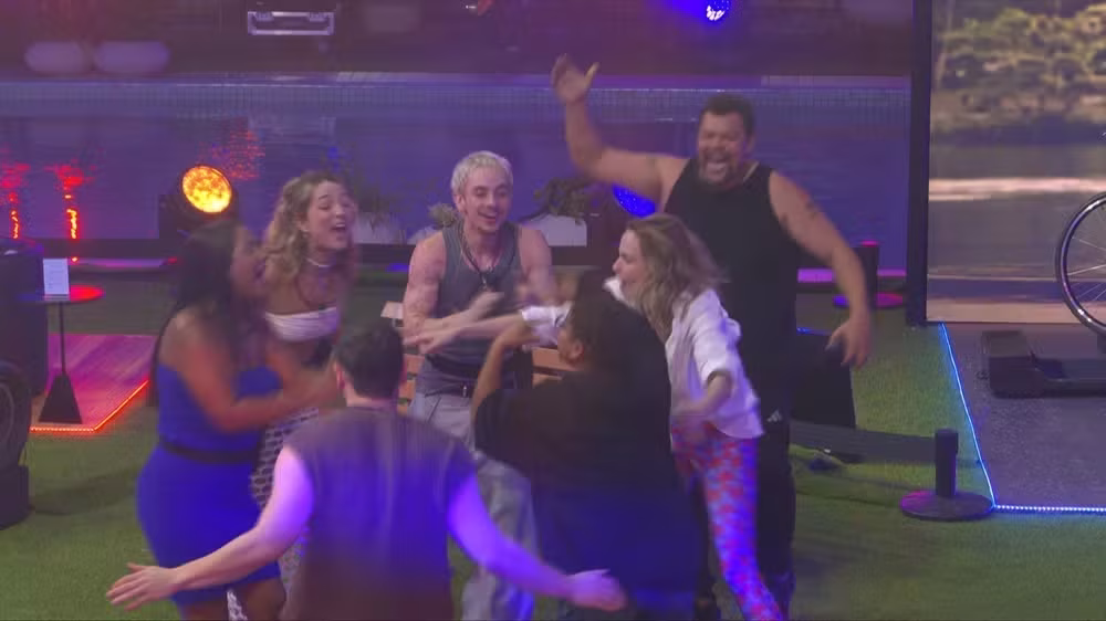 BBB 26: Milena conclui o desafio e retorna à Festa do Líder ao som de RBD
